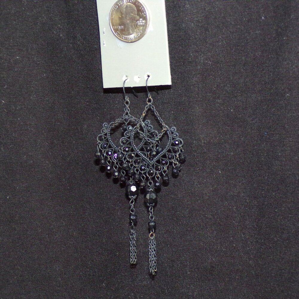 Vintage Heart Dangling -pierced earring in black